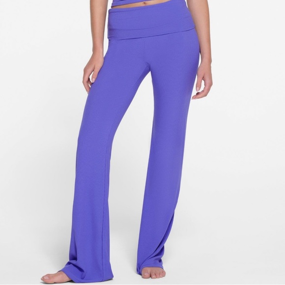 Only tried on soft lounge set with fold down pants. Top is no longer sold RARE - Picture 6 of 13